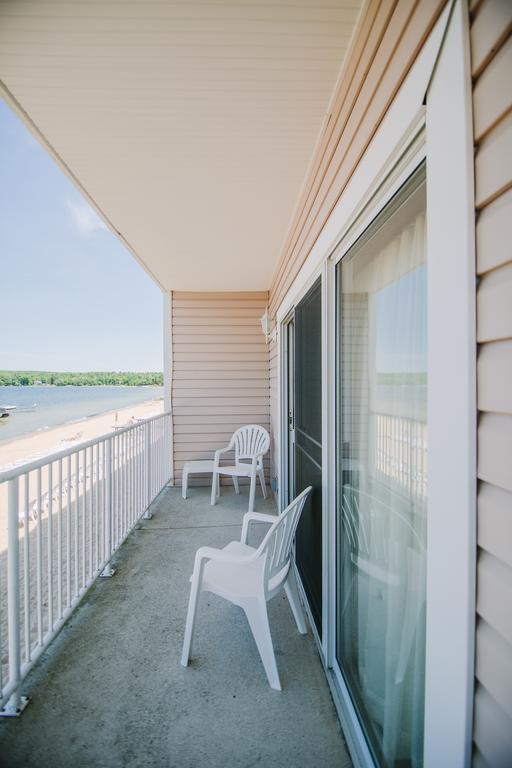 Bayshore Resort Traverse City Bagian luar foto