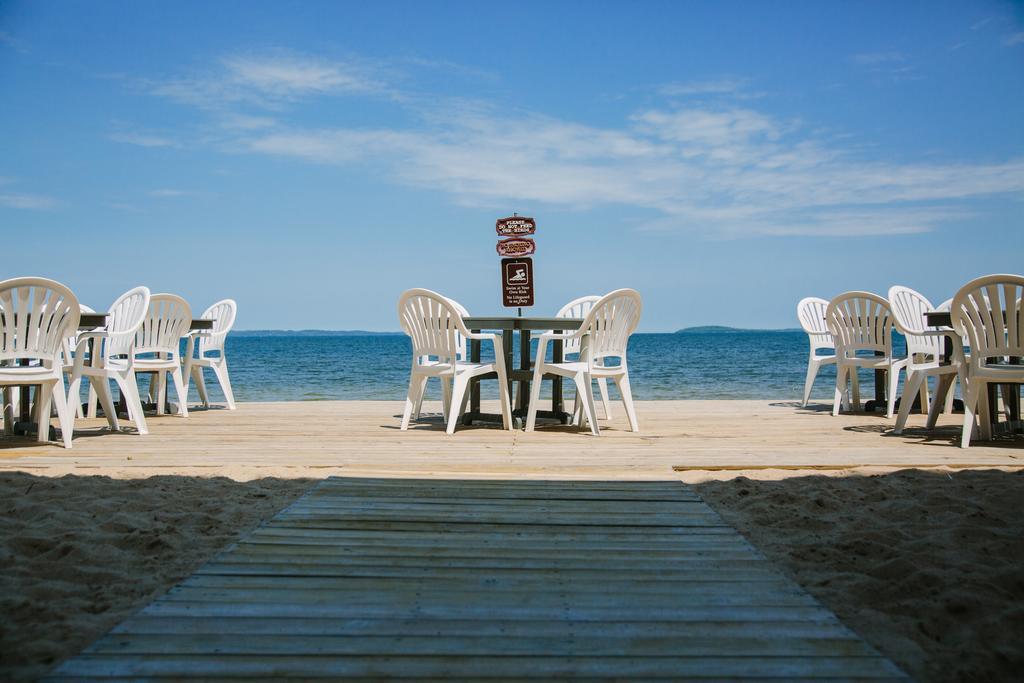 Bayshore Resort Traverse City Bagian luar foto